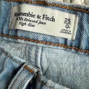Abercrombie & Fitch 90s Relaxed Light Blue Jeans